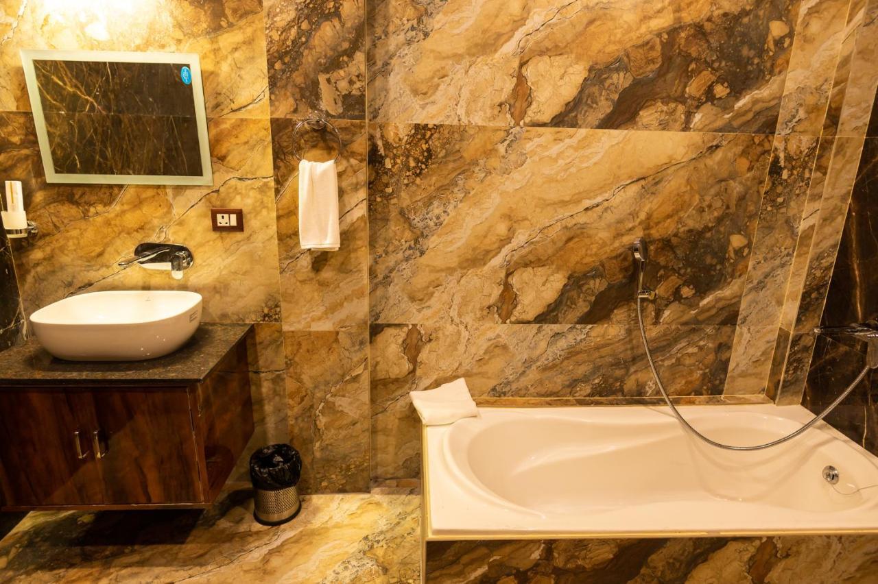 The Kaziranga Address Hotell Eksteriør bilde