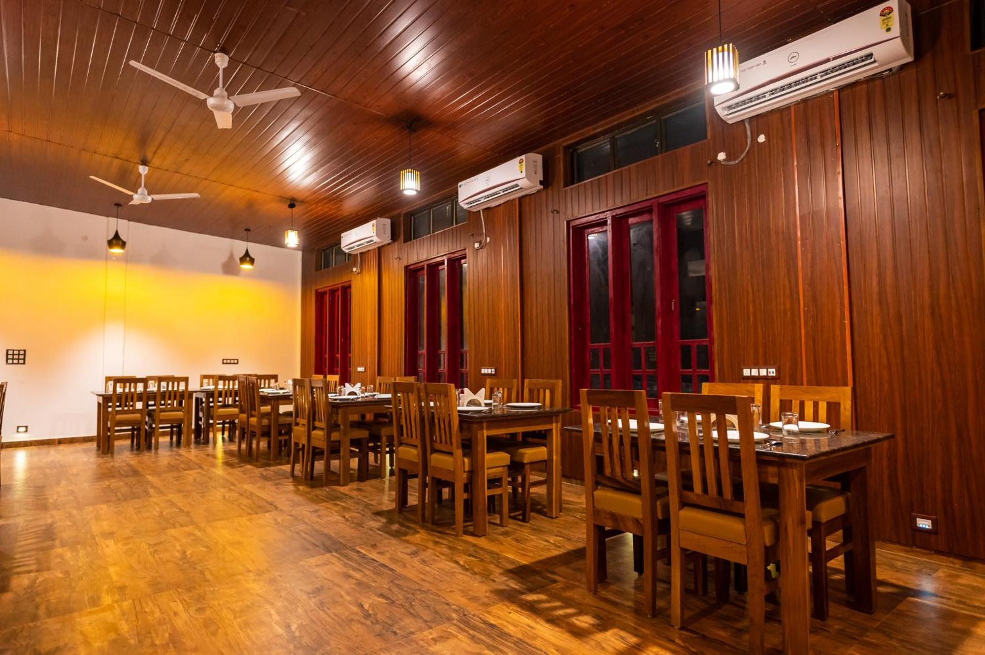 The Kaziranga Address Hotell Eksteriør bilde